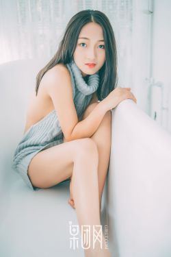 美女被挠脚心